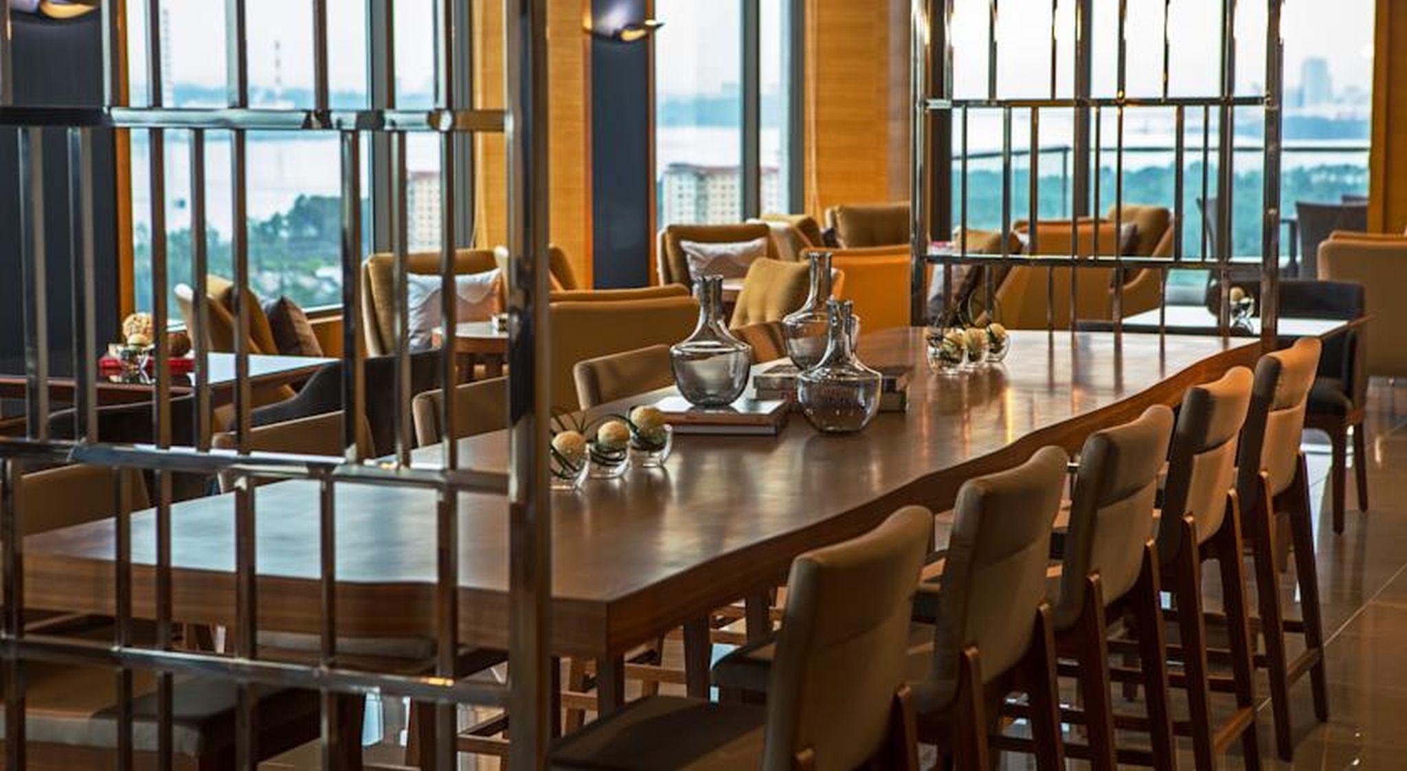 Renaissance Johor Bahru Hotel Экстерьер фото The Club lounge at Munich Airport