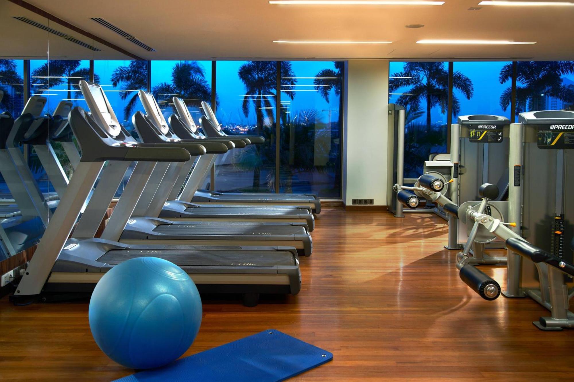 Renaissance Johor Bahru Hotel Экстерьер фото The gym at the Westin Dubai