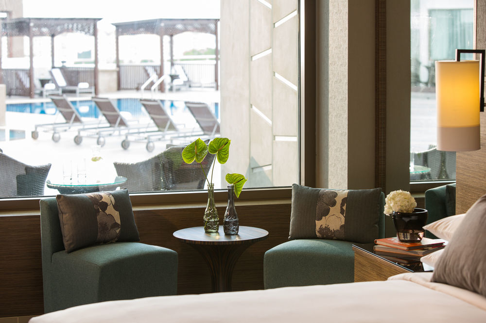 Renaissance Johor Bahru Hotel Экстерьер фото A room at the hotel